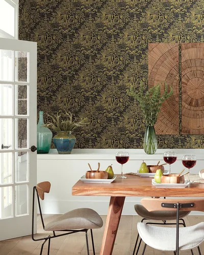 Chinoiserie Wallpaper in Black & Gold