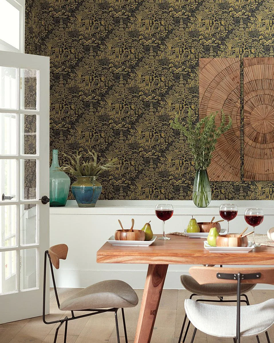 Chinoiserie Wallpaper in Black & Gold