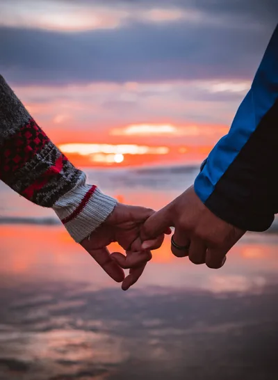 Holding Hands Love Wallpaper