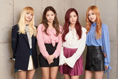 BlackPink HD Wallpaper Featuring Jennie, Lisa, Rosé, and Jisoo