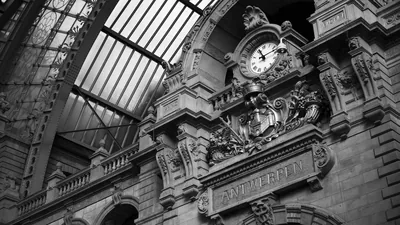 Station Clock and Stone Carving HD Wallpaper