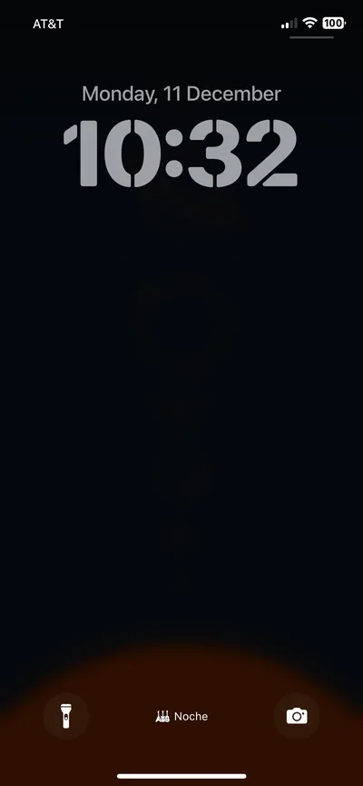 Lock Screen Wallpaper turns black in iOS