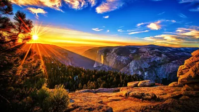 Canyon Rim Lit by a Setting Sun HD Wallpaper