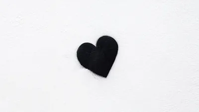 Black Heart on a White Wall HD Wallpaper