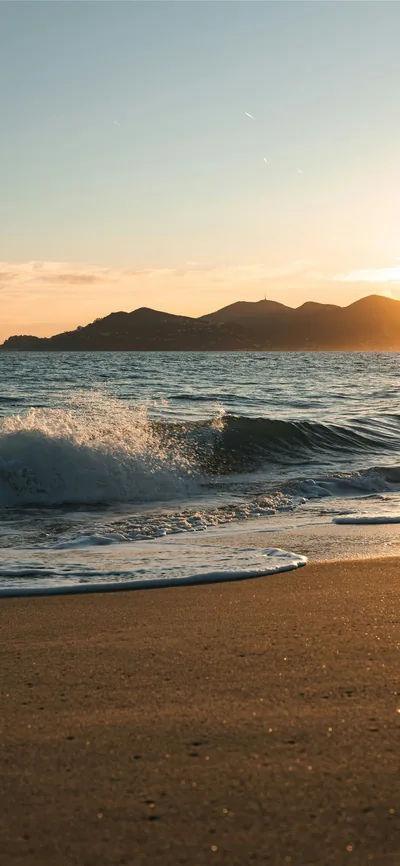 Breaking Wave in Late Golden Light HD Phone Wallpaper
