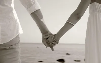 Holding Hands Wallpapers