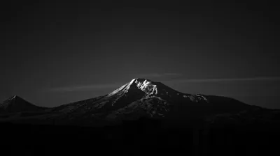 Snowy Peak in Low Contrast HD Wallpaper