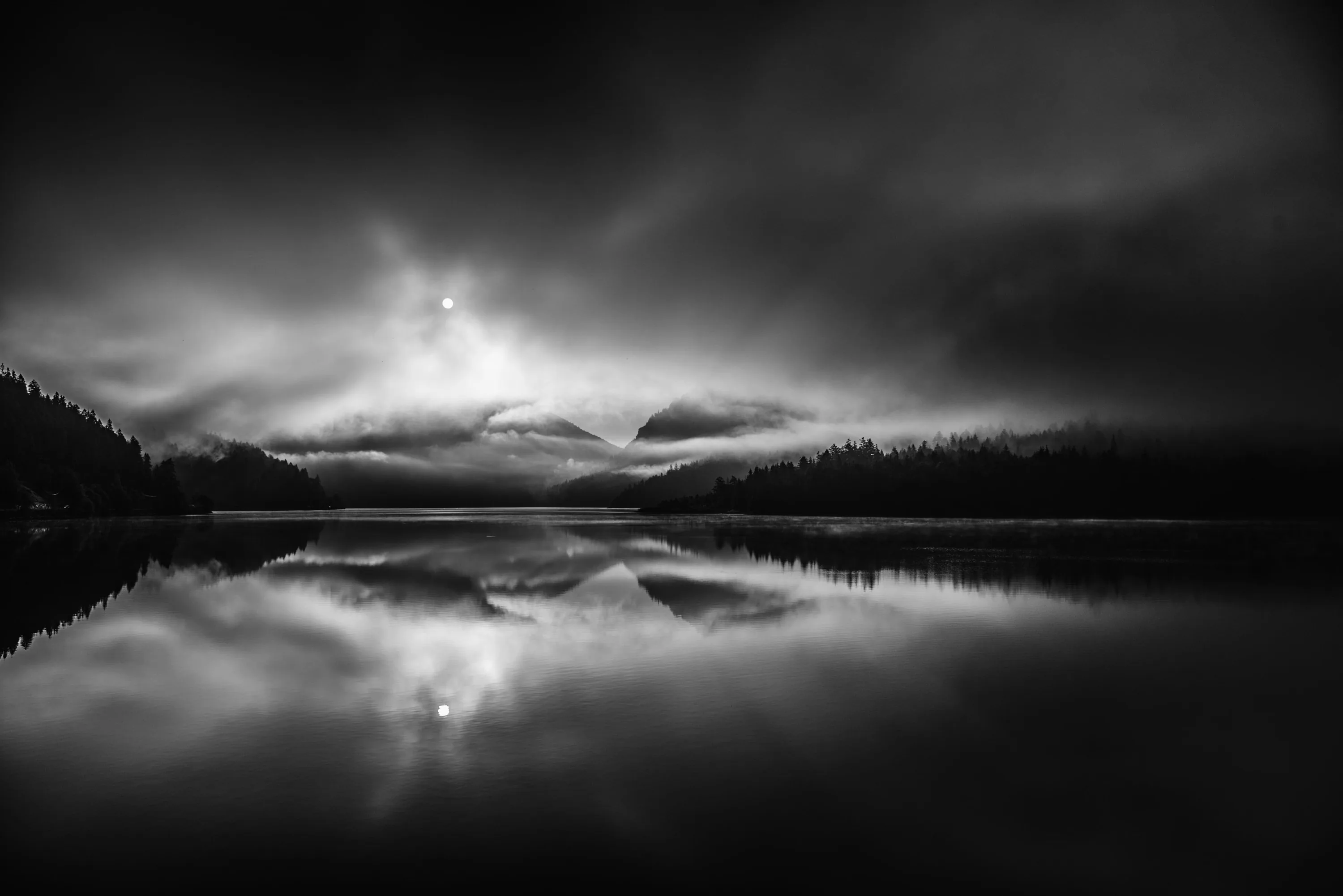 Night 4K Ultra High Definition Wallpaper Lake with Mountains