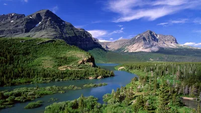 River Winding Through a Montana Valley HD Wallpaper
