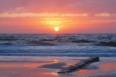 Wooden Groyne Leading Into the Waves HD Wallpaper