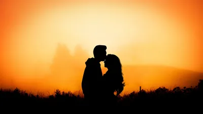 Kissing Couple in Orange Backlight HD Wallpaper