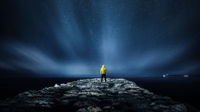 Light Rays Over a Rocky Point HD Wallpaper