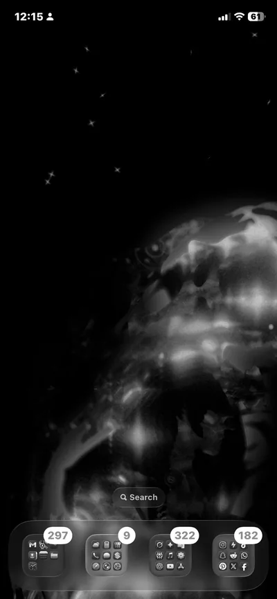 Anyone else use an all black wallpaper and dark icons