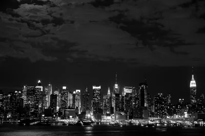 Manhattan Skyline in Black and White HD Wallpaper