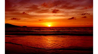 Red Sun Low Over a Darkening Beach HD Wallpaper