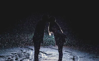 Dark Love Kiss Pictures
