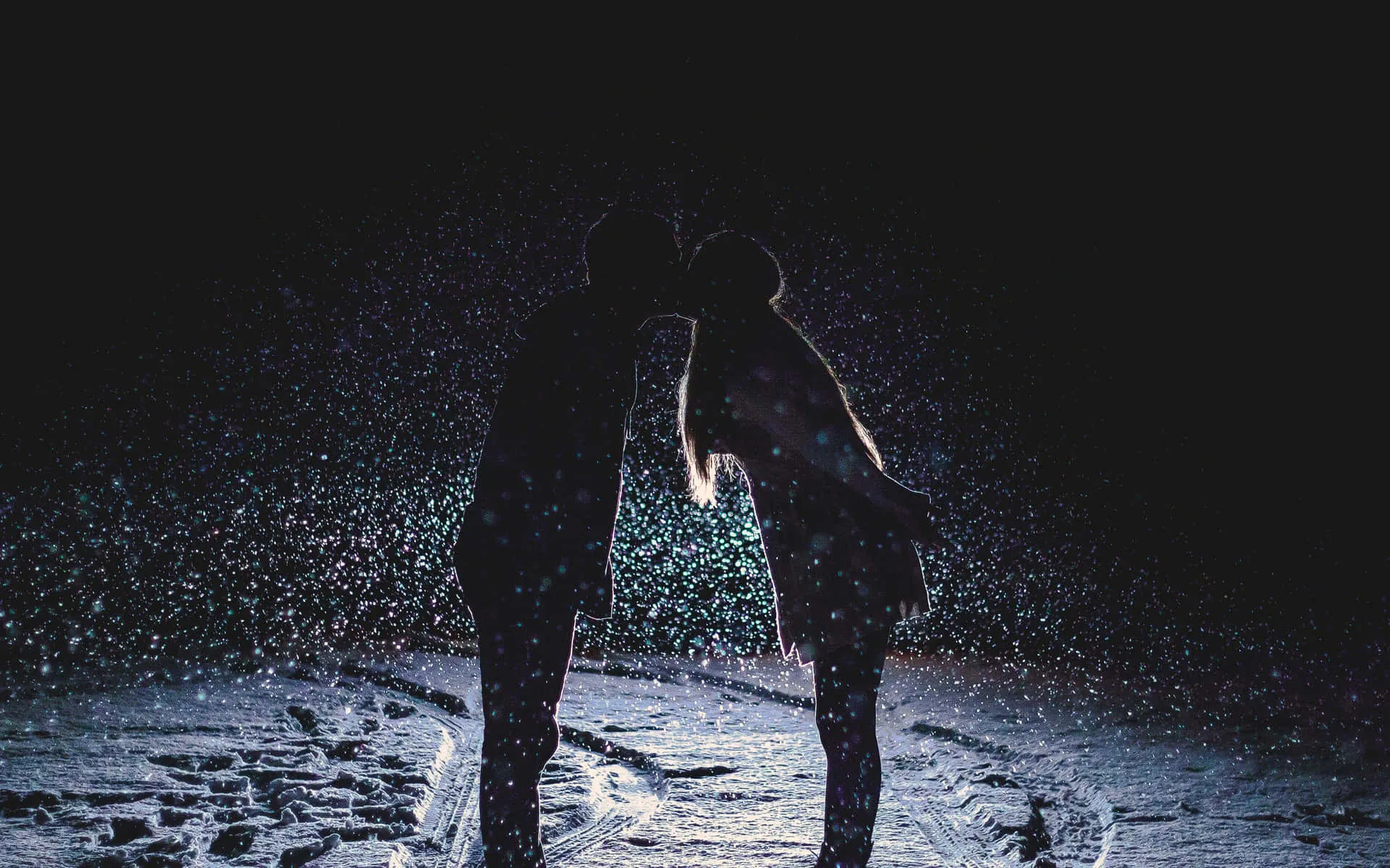 Dark Love Kiss Pictures