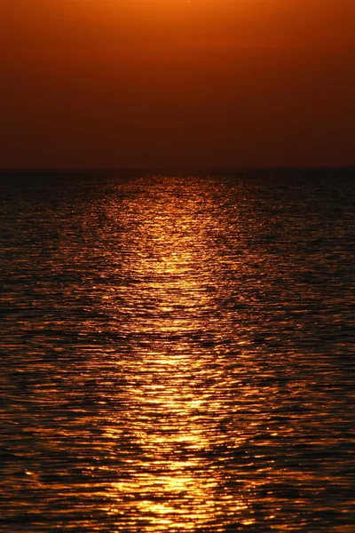 Ripples of Gold on Dark Water HD Phone Wallpaper