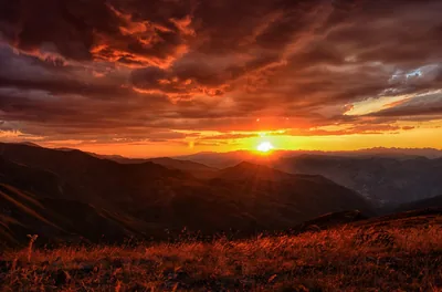 Last Light Over a Mountain Valley HD Wallpaper
