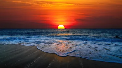 Half-Set Sun on the Ocean Horizon HD Wallpaper