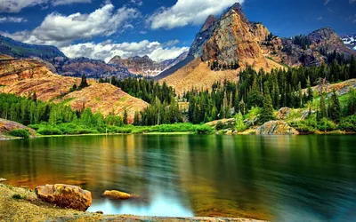 Red Rock Peaks Above a Still Lake HD Wallpaper