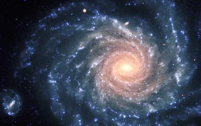 Face-On Spiral Galaxy with Golden Core HD Wallpaper