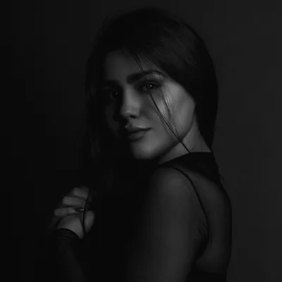 4k Minimal Portrait Dark Wallpapers