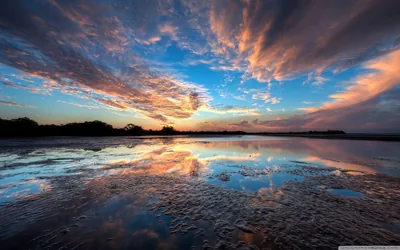 Mirrored Sunset on a Tidal Flat HD Wallpaper