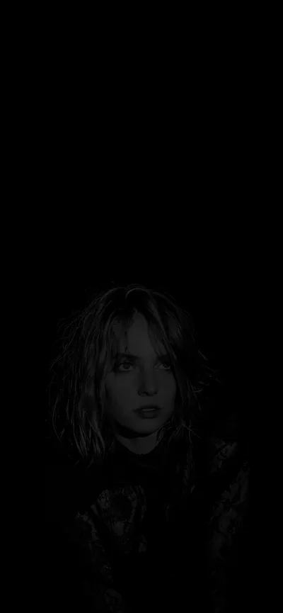 Maya Hawke Black & White Portrait Wallpapers Free HD Wallpaper
