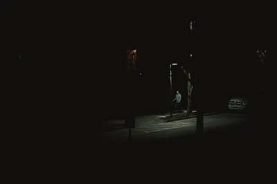 Empty Street Under One Streetlight HD Wallpaper