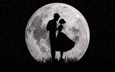 Kissing Couple in Front of a Full Moon HD Wallpaper