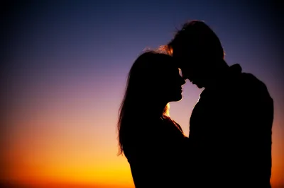 Couple Silhouette at Sunset About to Kiss HD Wallpaper