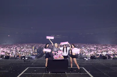 Black Pink Love Wallpaper and Background